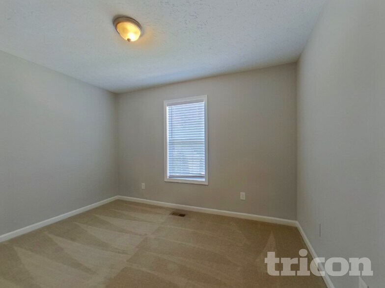 Building Photo - 34 Paradise Way
