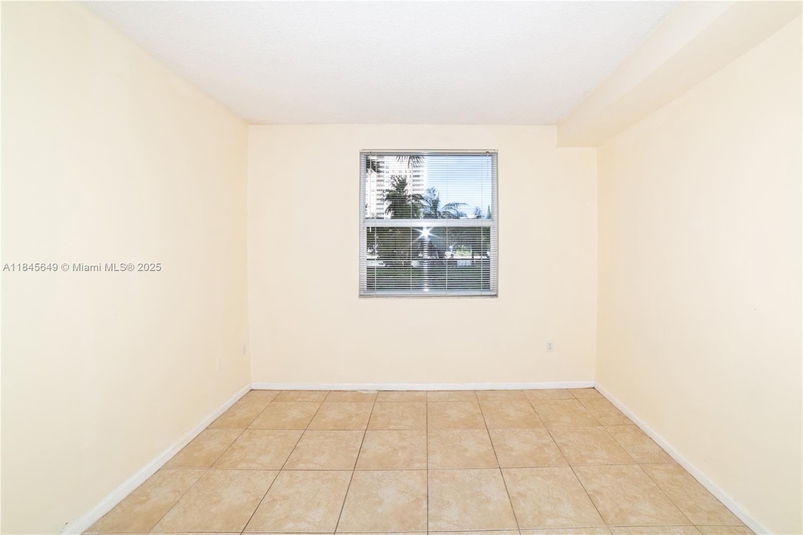 Building Photo - 17150 N Bay Rd