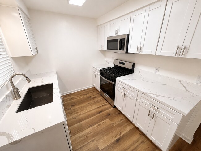 Building Photo - 343 S Steckel Dr