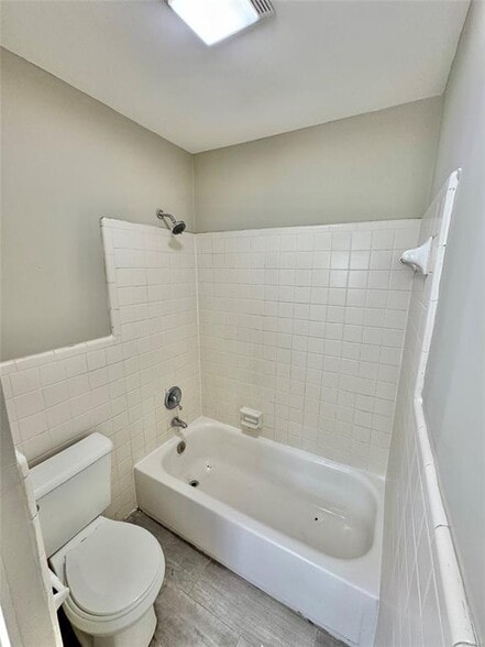 Building Photo - 502 Adler Dr