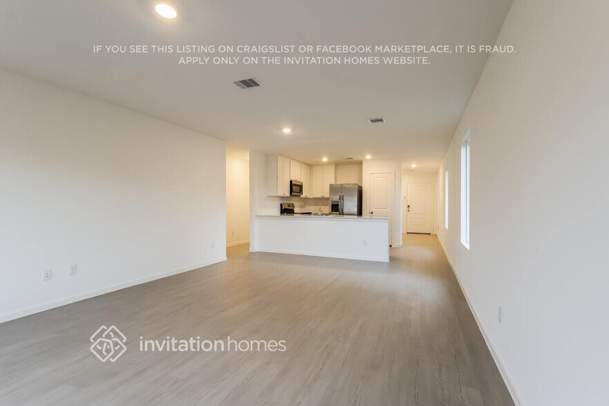 Building Photo - 15250 Abella Dr