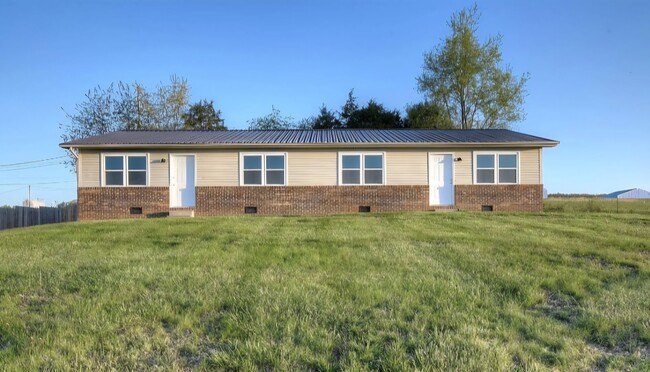 Primary Photo - 2 Bedroom/ 1 Bath Duplex convenient locati...