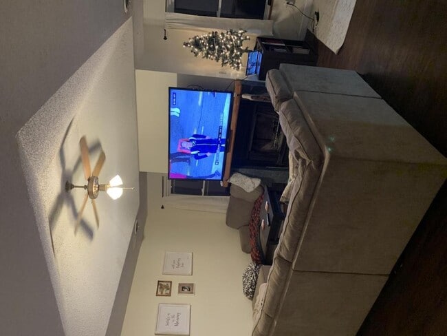 Building Photo - 625 W Edgewood St