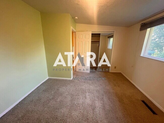 Building Photo - 618 W Anderson Ave