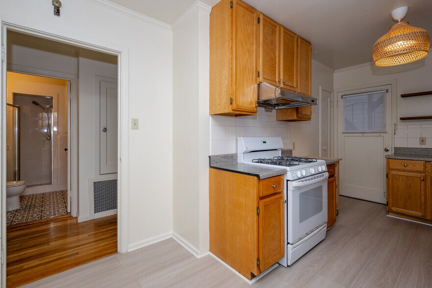 Building Photo - 1401 43rd Ave