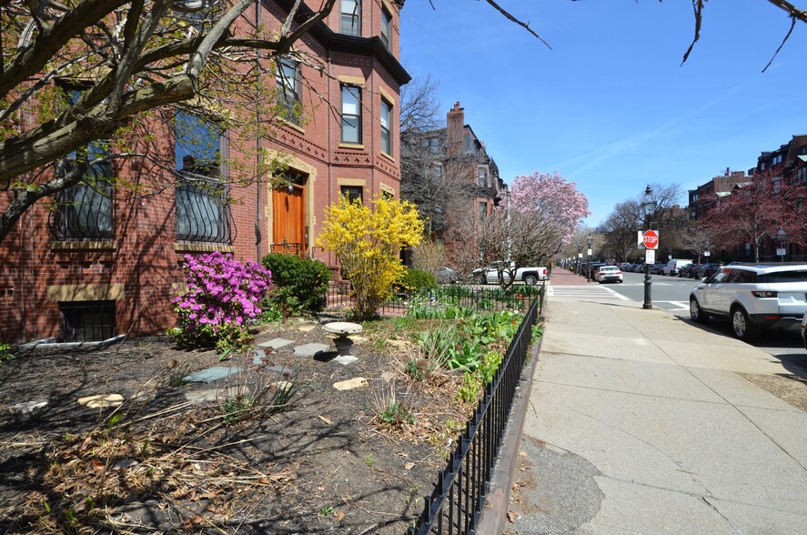 Building Photo - 407 Marlborough St