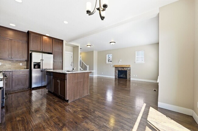 Building Photo - 3 Bed, 2.5 Bath Townhome Centrally Located– Bend, OR