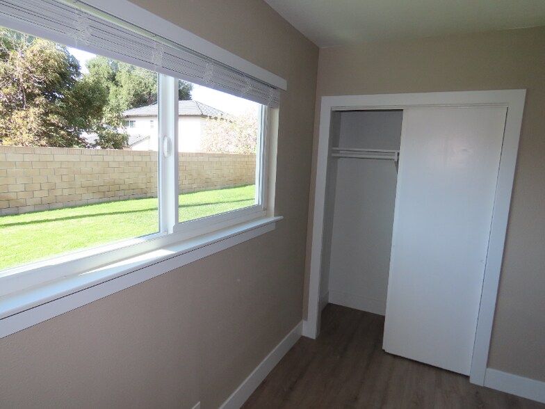 Building Photo - 11852 Crystal Ave