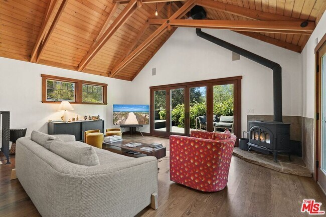 Building Photo - 21344 Colina Dr