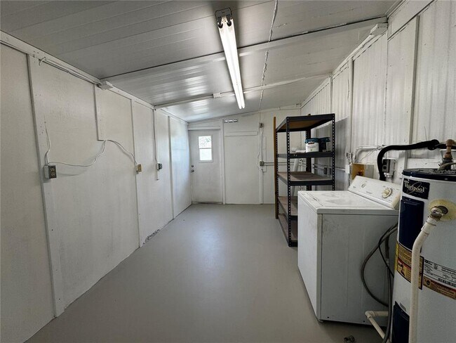 Building Photo - 1350 County Dr