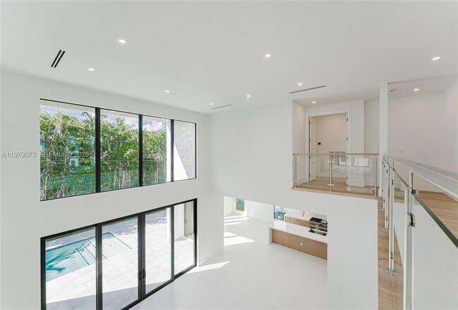 Building Photo - 464 NE 6th St