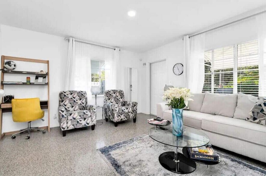 Building Photo - 5515 Spruce Ave