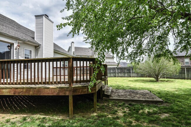 Building Photo - Pet Friendly Three Bedroom!