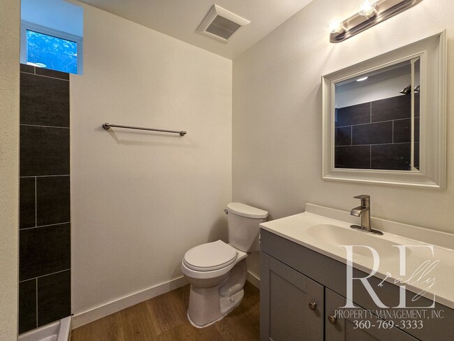 Building Photo - Cozy 1-Bed Duplex with Open Concept Living, Mini-Split Comfort & Apple Tree – Bremerton