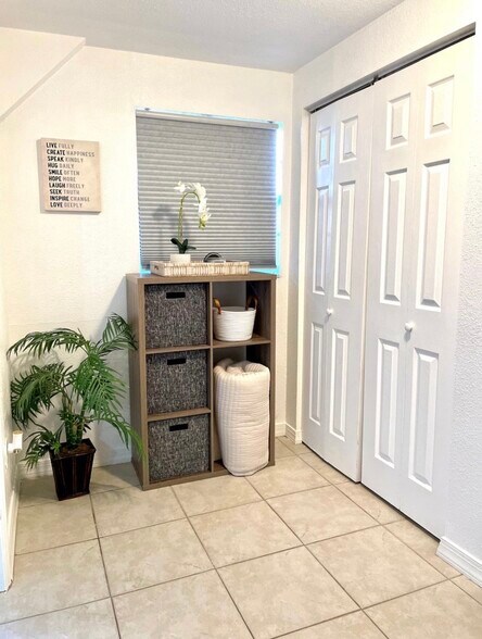 Building Photo - 2575 S Himes Ave