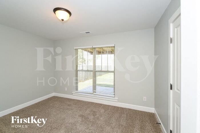 Building Photo - 136 Creekstone Tr