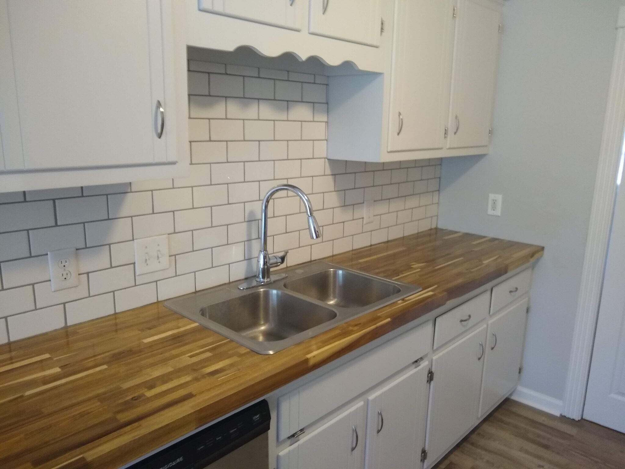 Kitchen - 967 may Apple dr