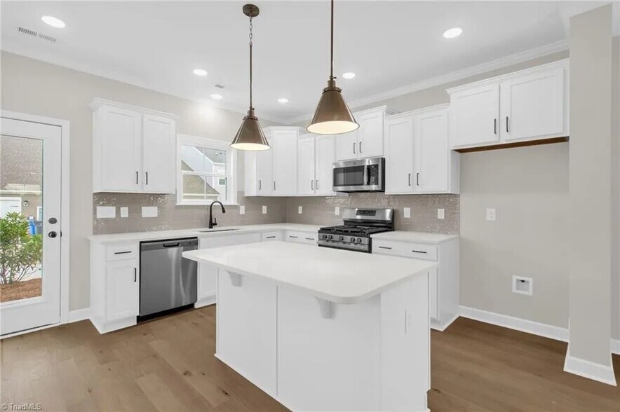 Building Photo - 1714 Creekline Dr