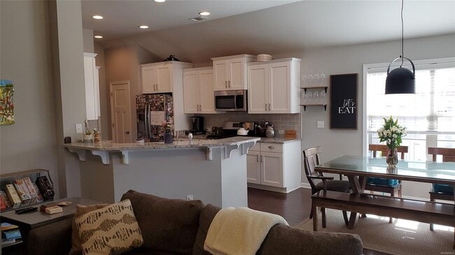 Building Photo - 9153 Autumnbrooke Way