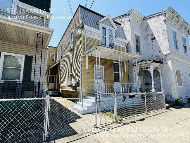 Building Photo - 830 Isabella St