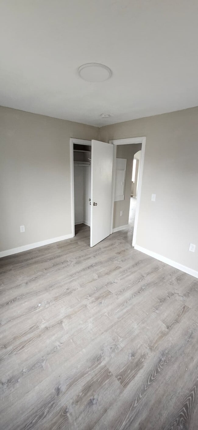 Building Photo - 2461 Noble Rd