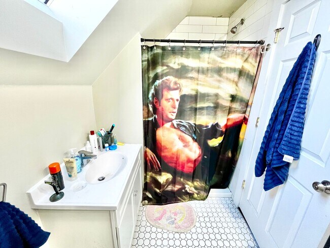 Building Photo - Varsity Management