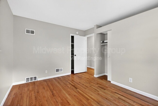 Building Photo - 710 Tyson Dr