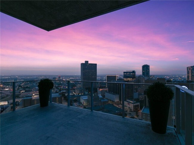 Building Photo - 1301 Throckmorton St