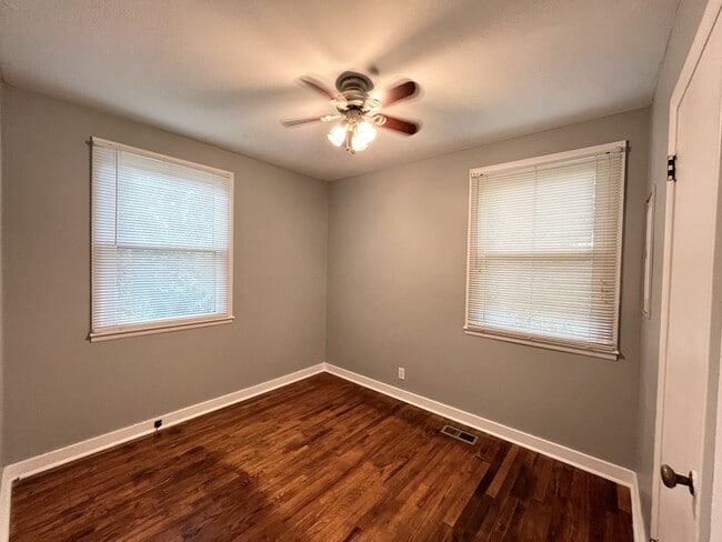 Building Photo - Prime East Nashville Living!