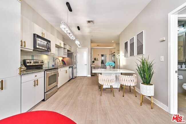 Building Photo - 3810 Wilshire Blvd