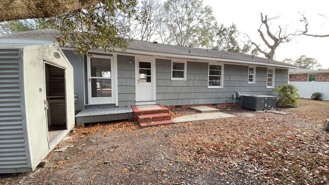 Building Photo - Newly updated 3 bedroom home