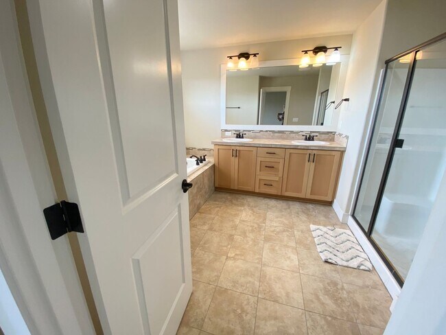 Building Photo - Bethany Creek 3 Bedroom Home!