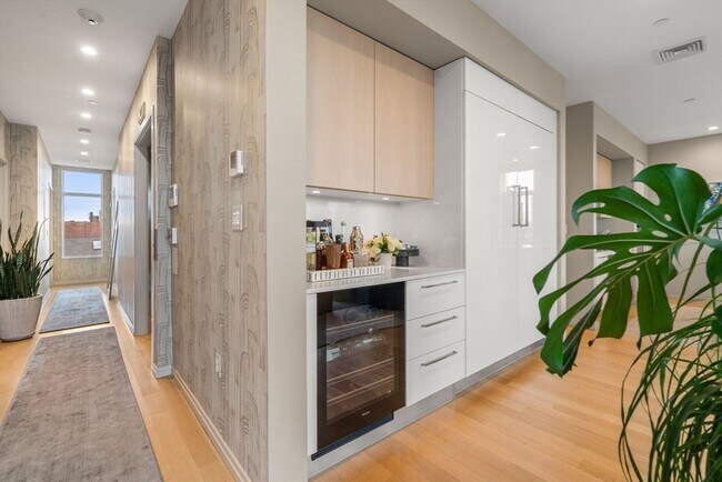 Building Photo - 7 E Springfield St