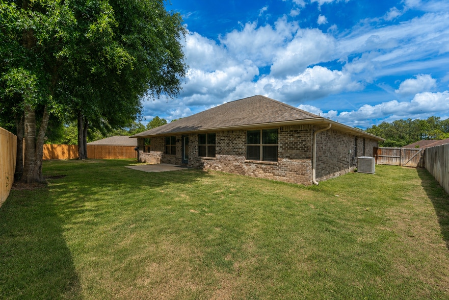 Building Photo - 147 Strike Eagle Dr