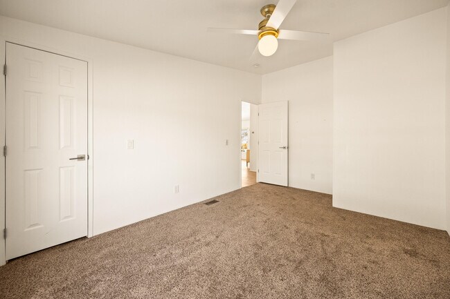Building Photo - 62851 Aberdeen Dr