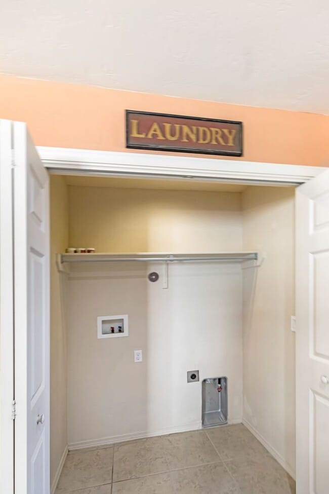 Building Photo - Beautiful Home W/Solar Panels