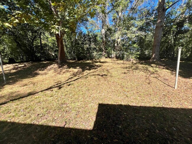 Building Photo - 3422 Miami Dr