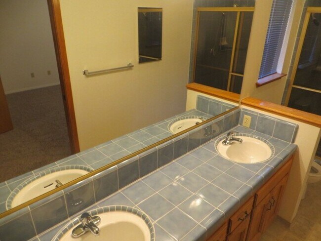 Building Photo - North Fresno Home, 3BR/2BA, Built 1989 - Lots of Amenities!