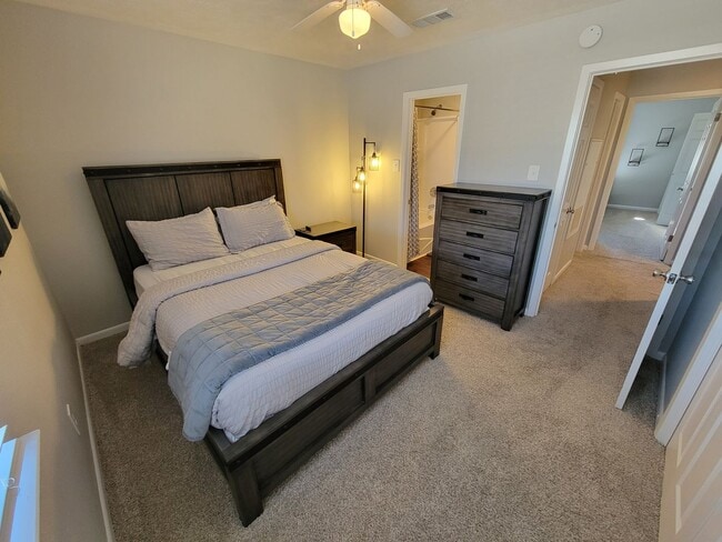 Building Photo - College Station - Cozy 2 Bedroom 1.5 Bath Condo for Lease