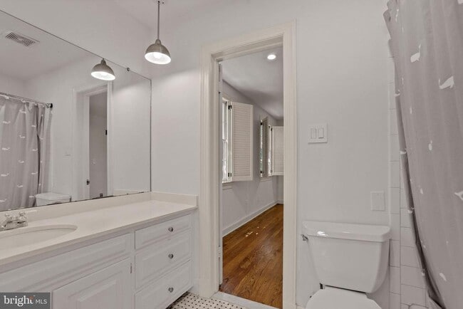 Building Photo - 4925 Weaver Terrace NW