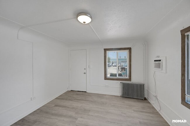 Building Photo - Clean affordable studio in Englewood