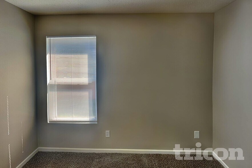 Building Photo - 2869 Ludwig Dr
