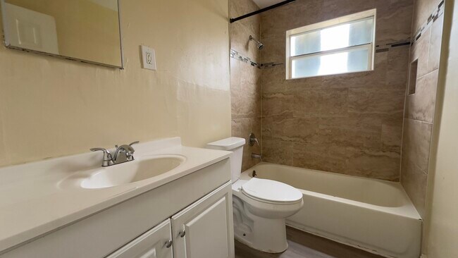 Building Photo - 1244 W 36th St