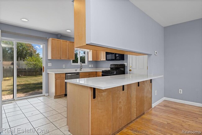 Building Photo - 348 Decca Dr