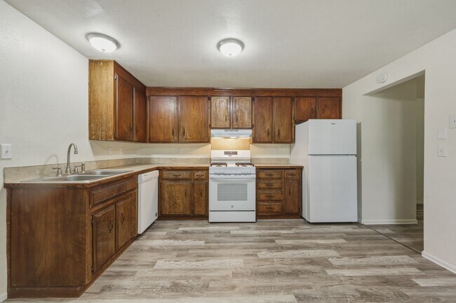 Building Photo - MOVE IN READY NOW!! 4 bed 1 bath on shy half acre! North Thurston School District
