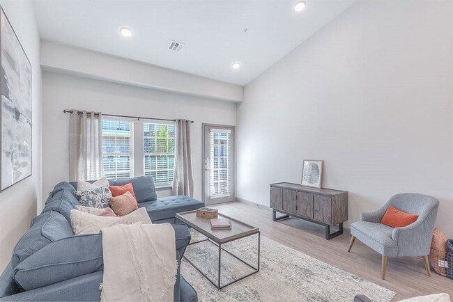 Building Photo - 98 Apartments