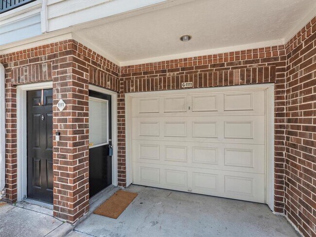 Building Photo - 9200 Westheimer Rd