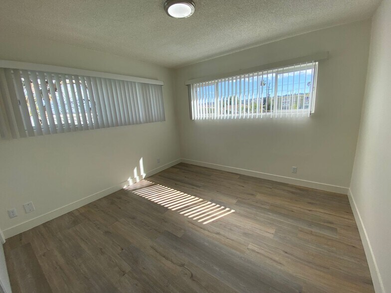 Building Photo - 5230 Vesper Ave