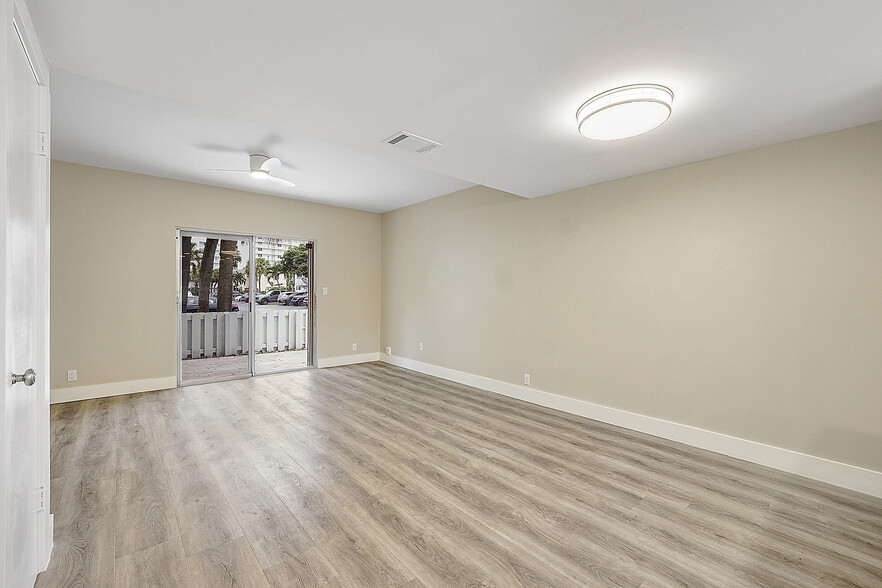 Building Photo - 2757 NE 15th St