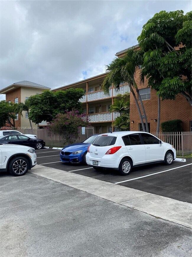 Building Photo - 1855 NE 121st St